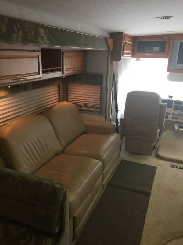 2005 Winnebago Adventurer 35U, PHOTOS, Details, Brochure, Floorplan